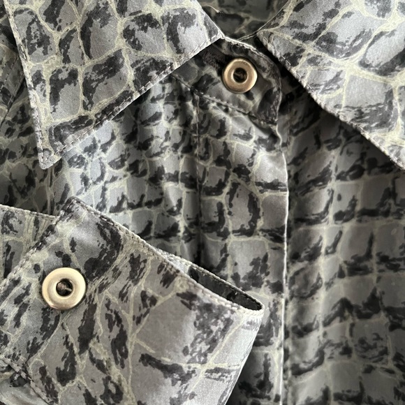 100% silk beautiful blouse. - Picture 7 of 11